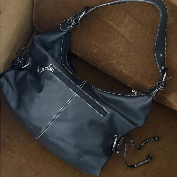 Danier Black Leather Hobo Bag - Picture 5 of 8